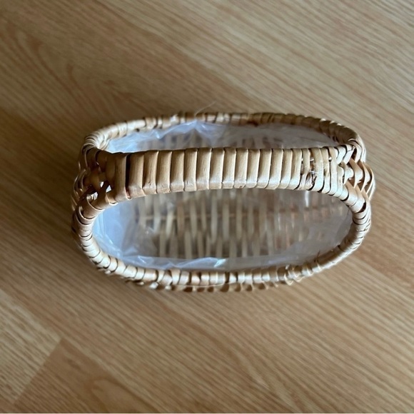 Wicker Hand Woven Crescent Shaped Basket - Picture 5 of 8